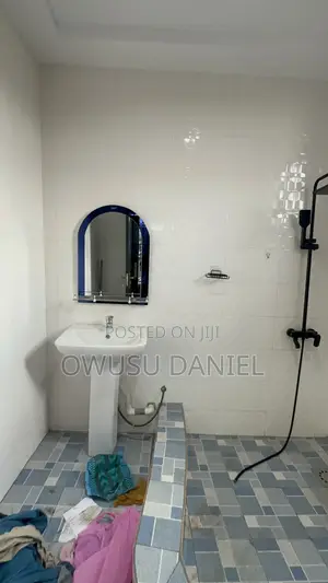 6bdrm Block of Flats in Kumasi Abrepo for sale