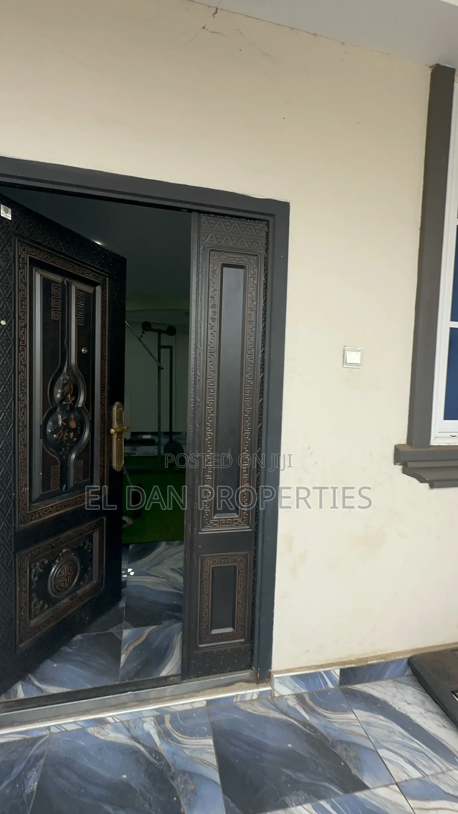 6bdrm Block of Flats in Kumasi Abrepo for sale