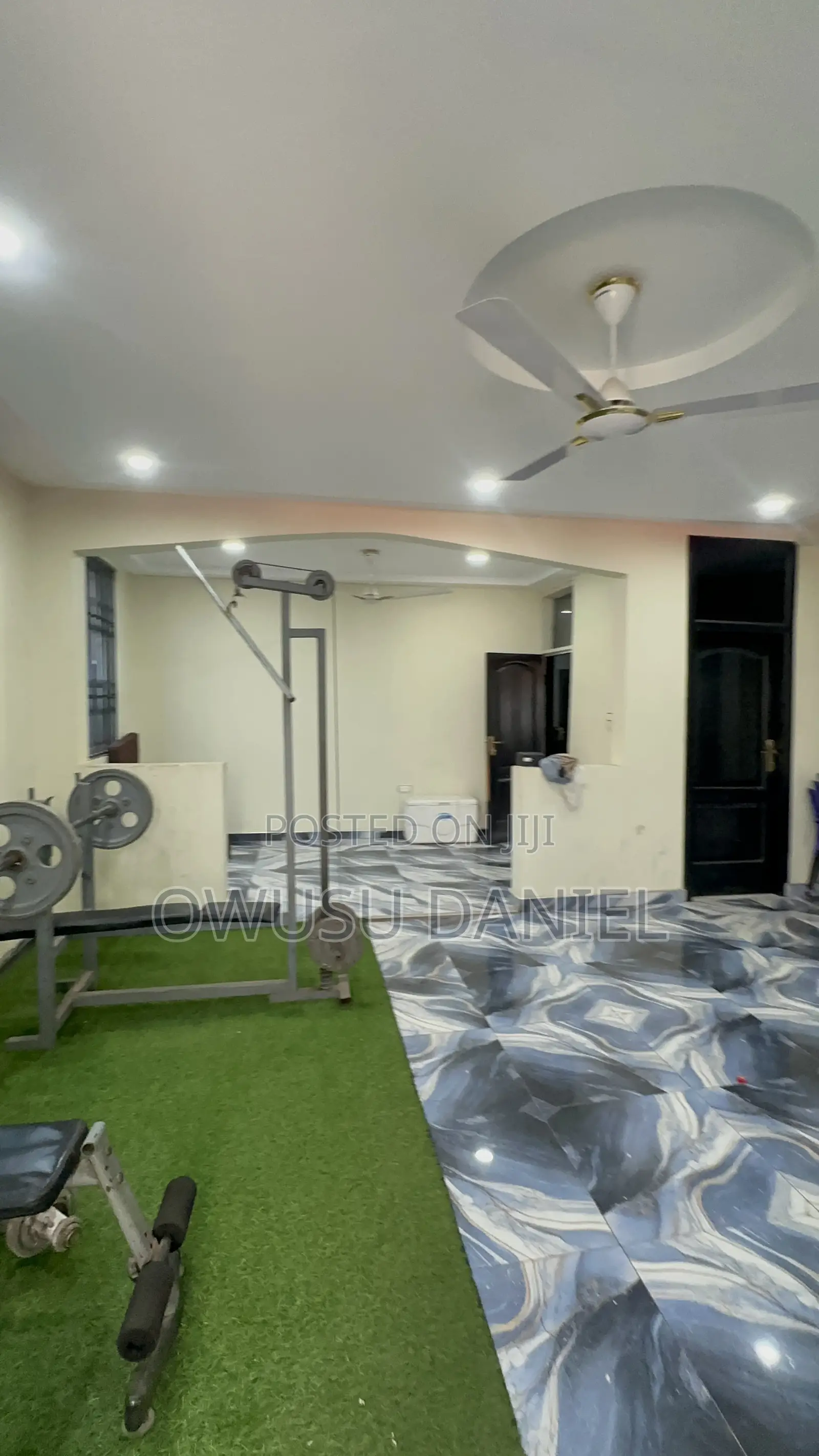 6bdrm Block of Flats in Kumasi Abrepo for sale