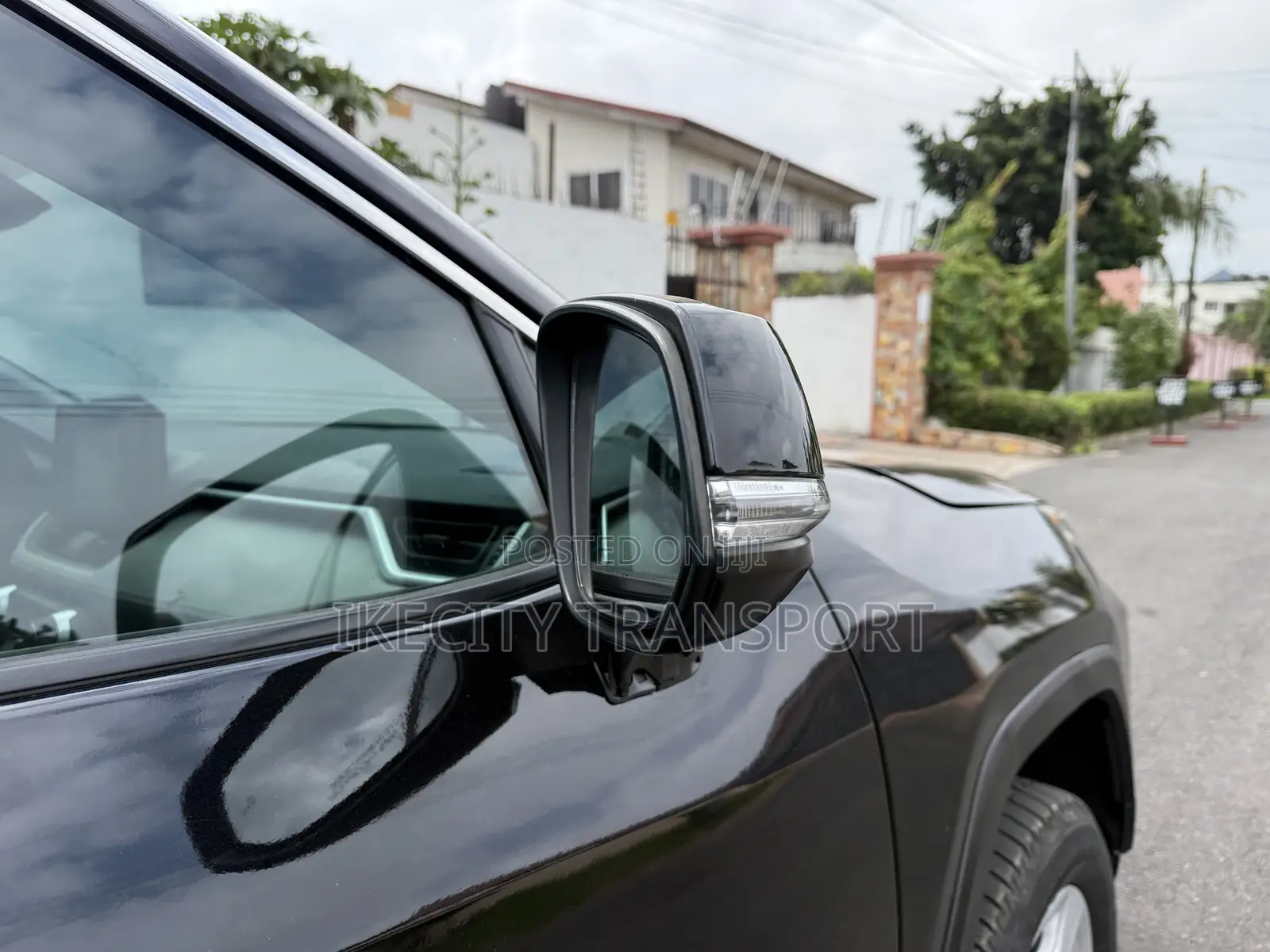 Toyota RAV4 XLE 2021 Black