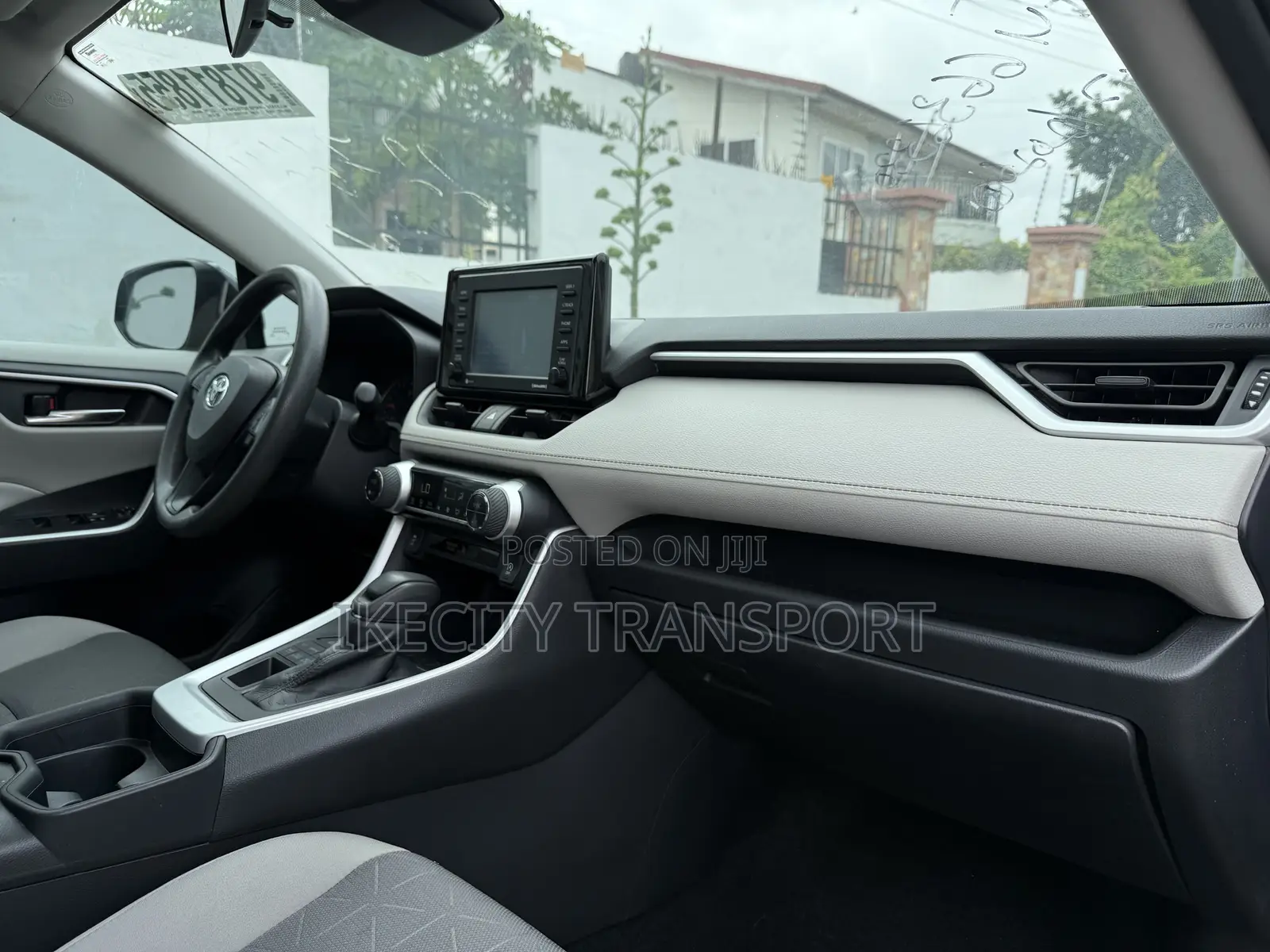 Toyota RAV4 XLE 2021 Black