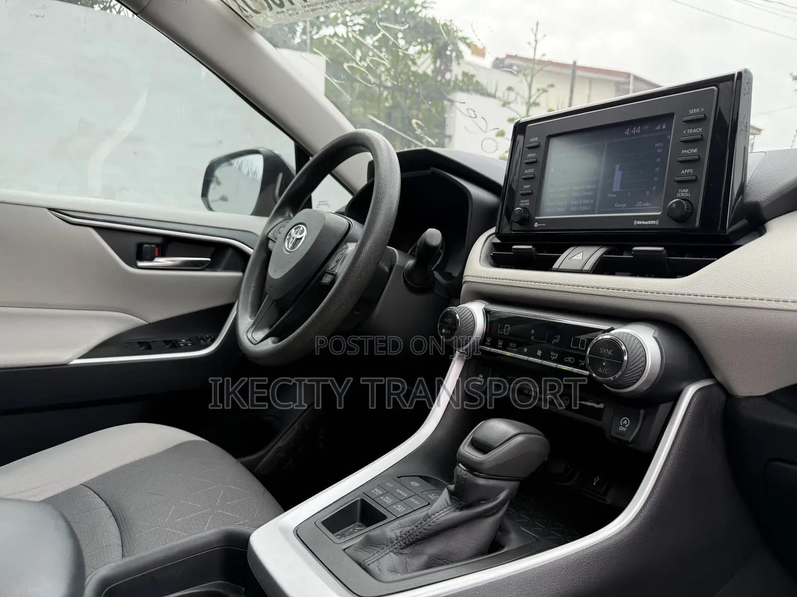 Toyota RAV4 XLE 2021 Black