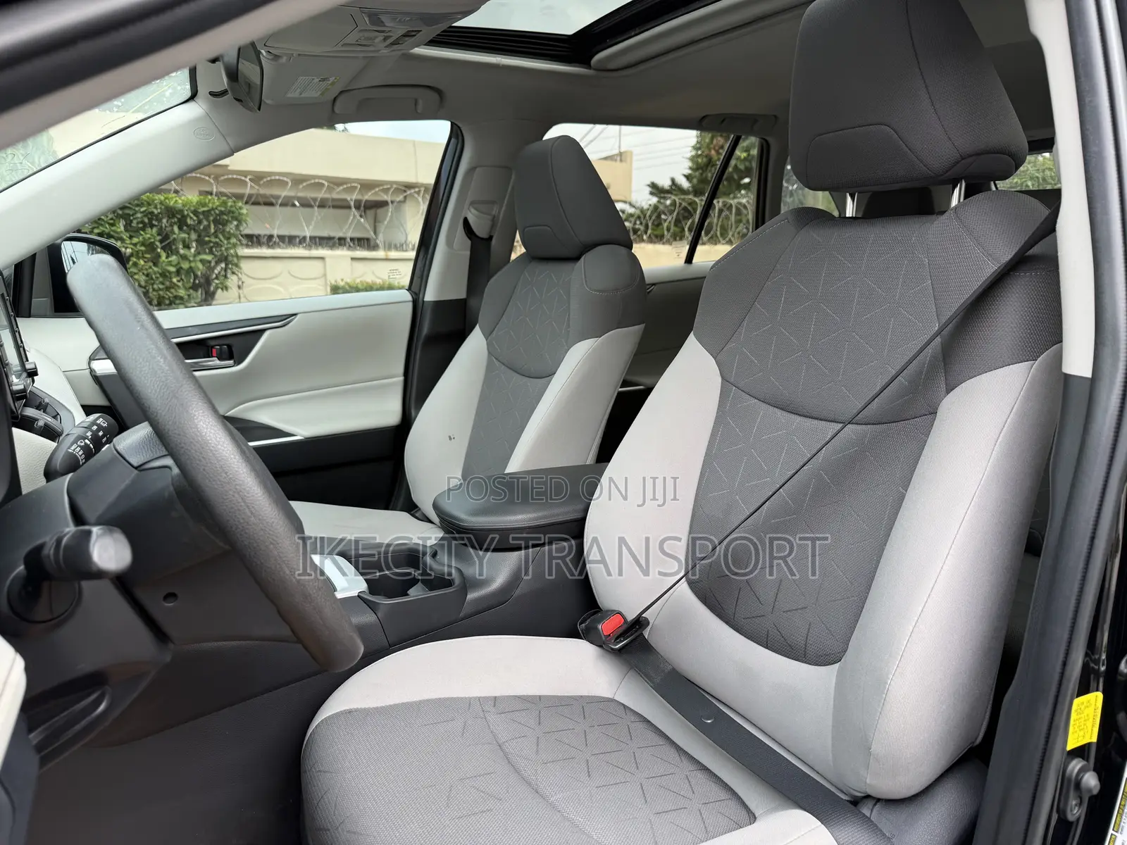 Toyota RAV4 XLE 2021 Black