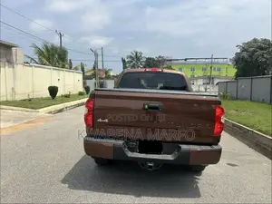Toyota Tundra 2015 Brown