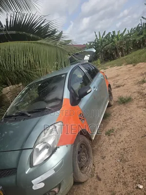 Toyota Vitz 2012 Green