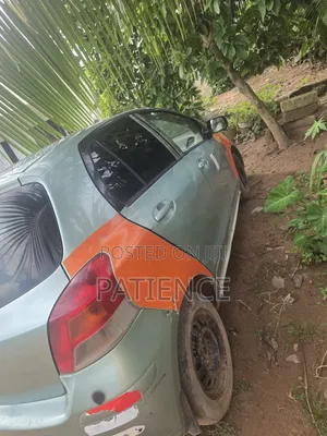 Toyota Vitz 2012 Green