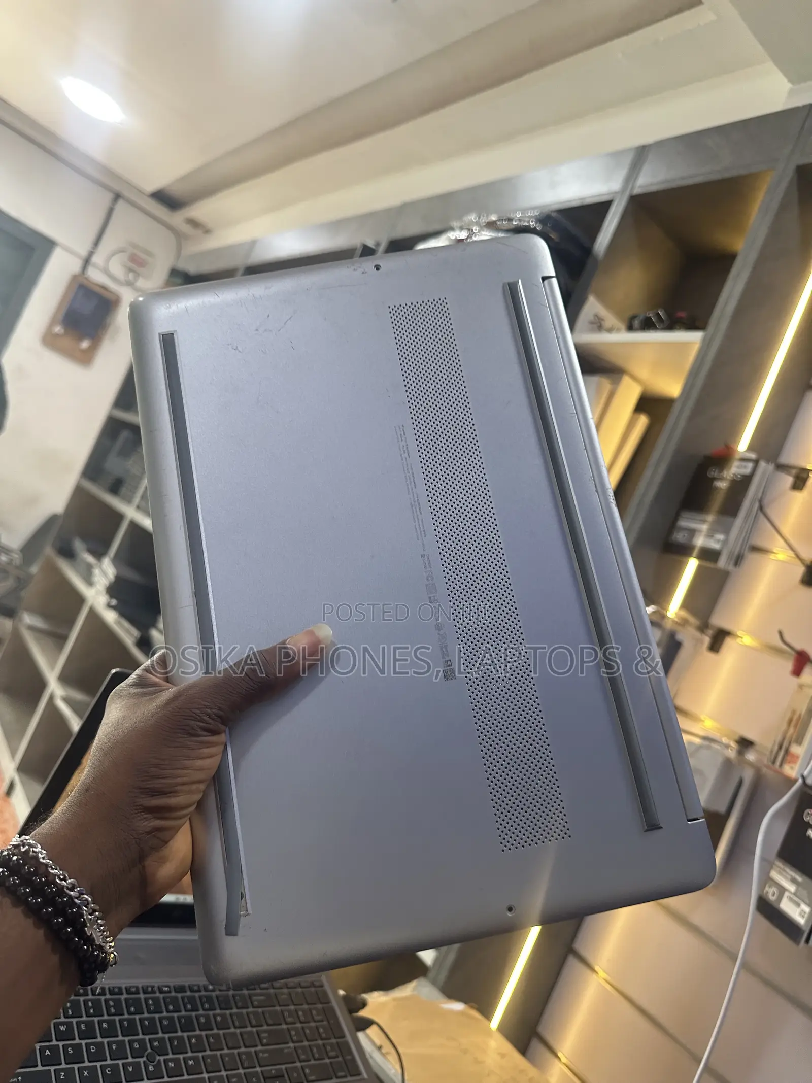 Laptop HP 15-dy1031wm 8GB Intel Core i3 SSD 256GB