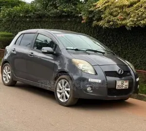 Toyota Vitz 1.3 AWD 3dr 2012 Gray
