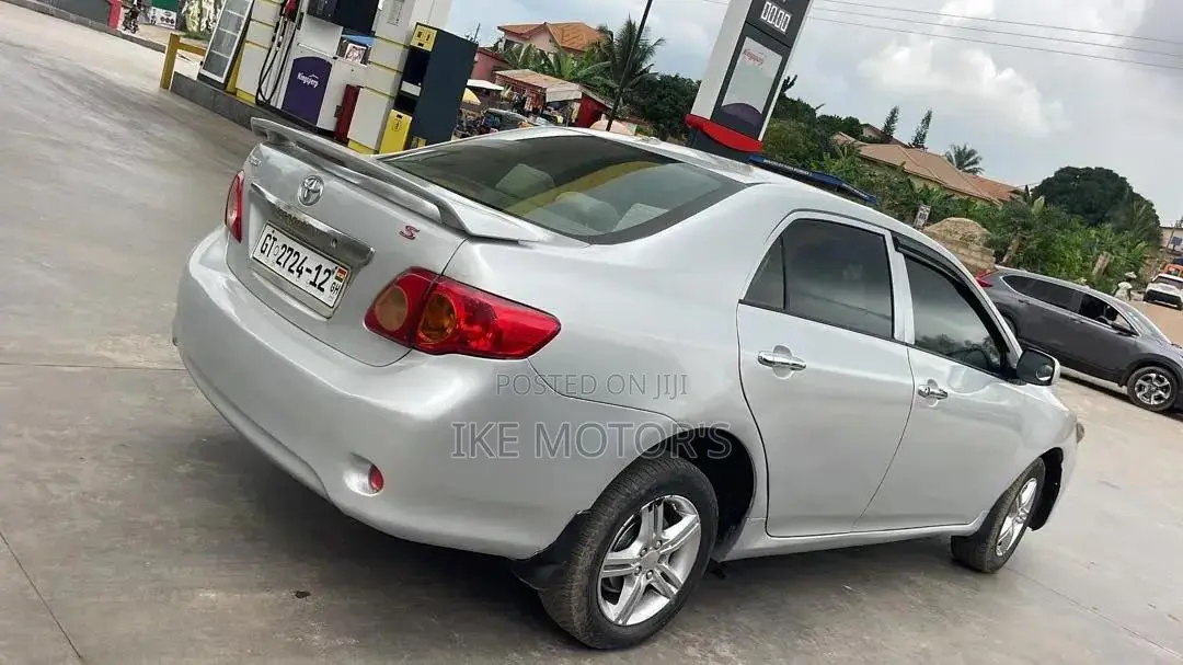 Toyota Corolla 2010 Silver