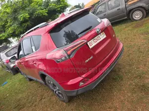 Toyota RAV4 LE AWD (2.5L 4cyl 6A) 2017 Red