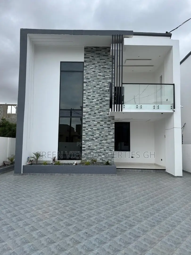 4bdrm Duplex in East Legon for sale