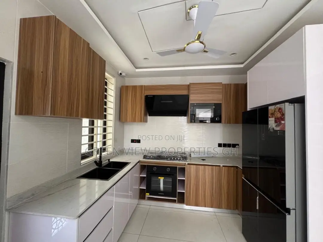 4bdrm Duplex in East Legon for sale