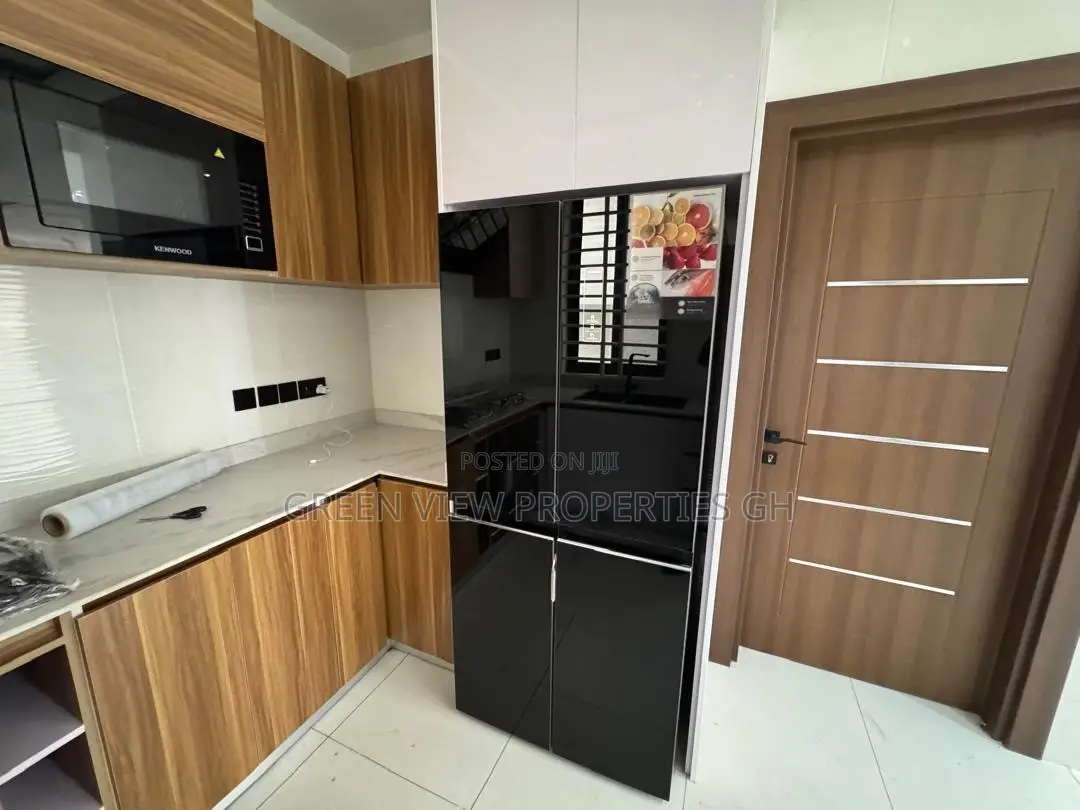 4bdrm Duplex in East Legon for sale