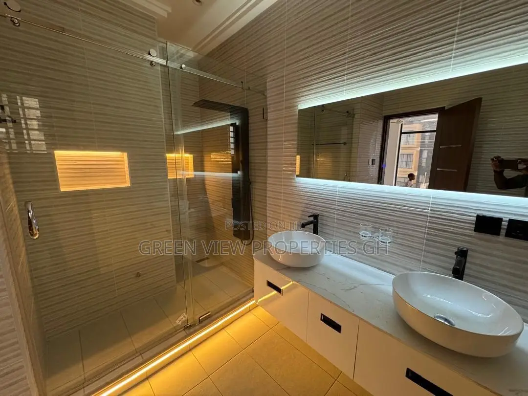 4bdrm Duplex in East Legon for sale