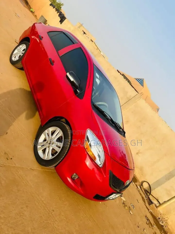 Toyota Belta 2009 Red