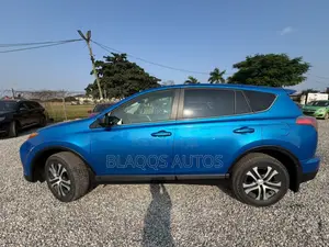 Toyota RAV4 2018 Blue
