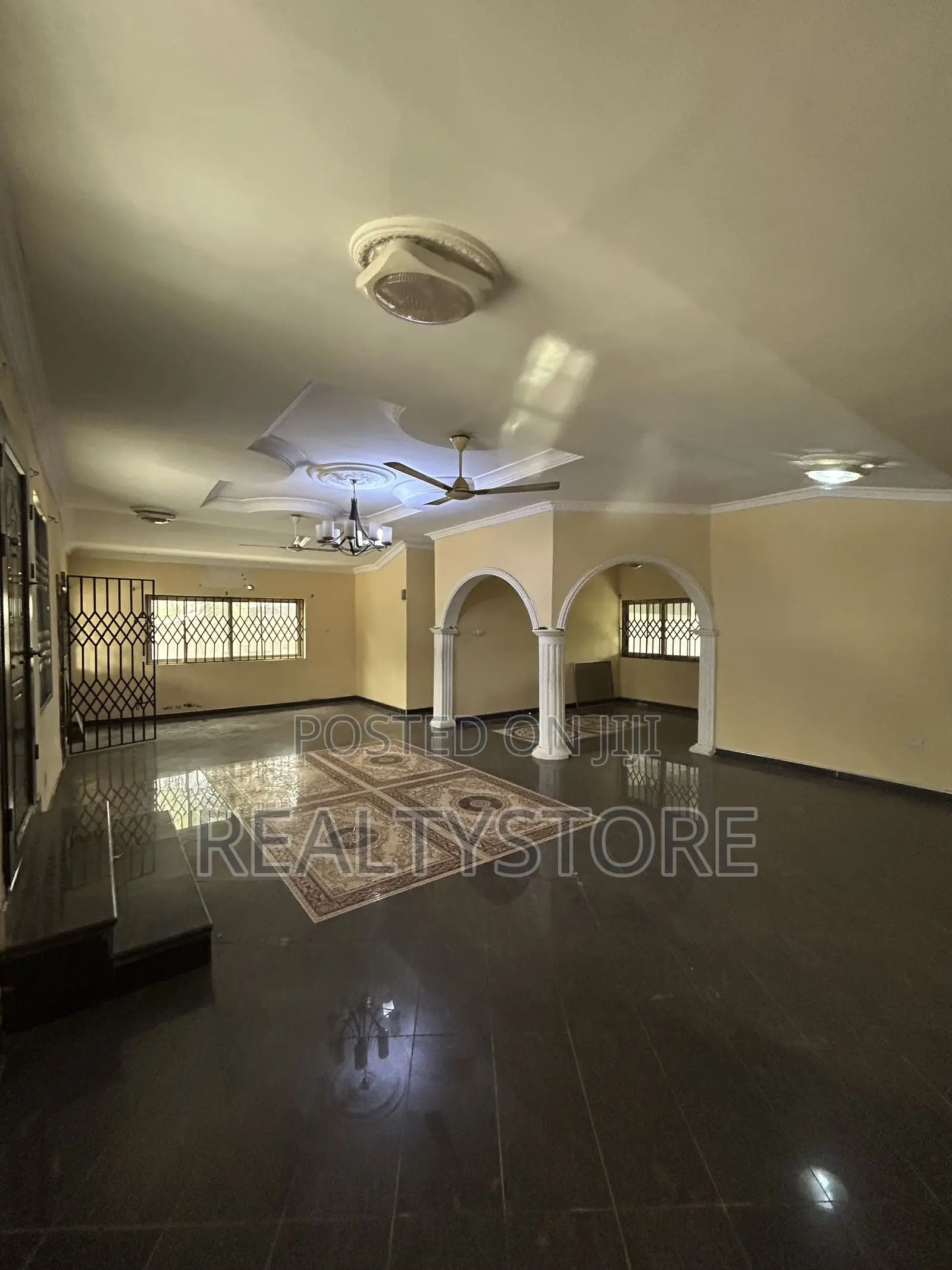 5bdrm House in Abuom, Accra Metropolitan for rent