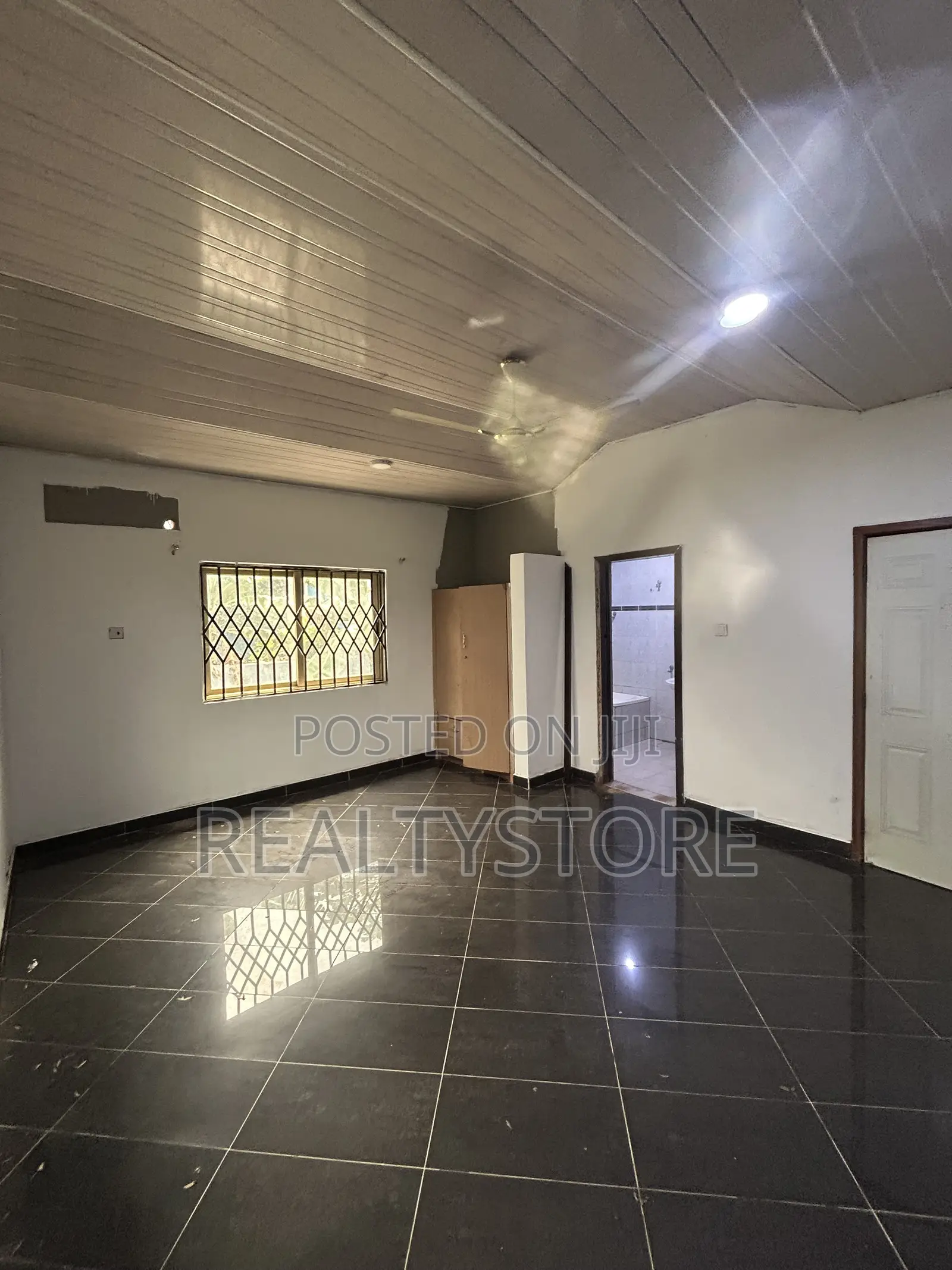 5bdrm House in Abuom, Accra Metropolitan for rent