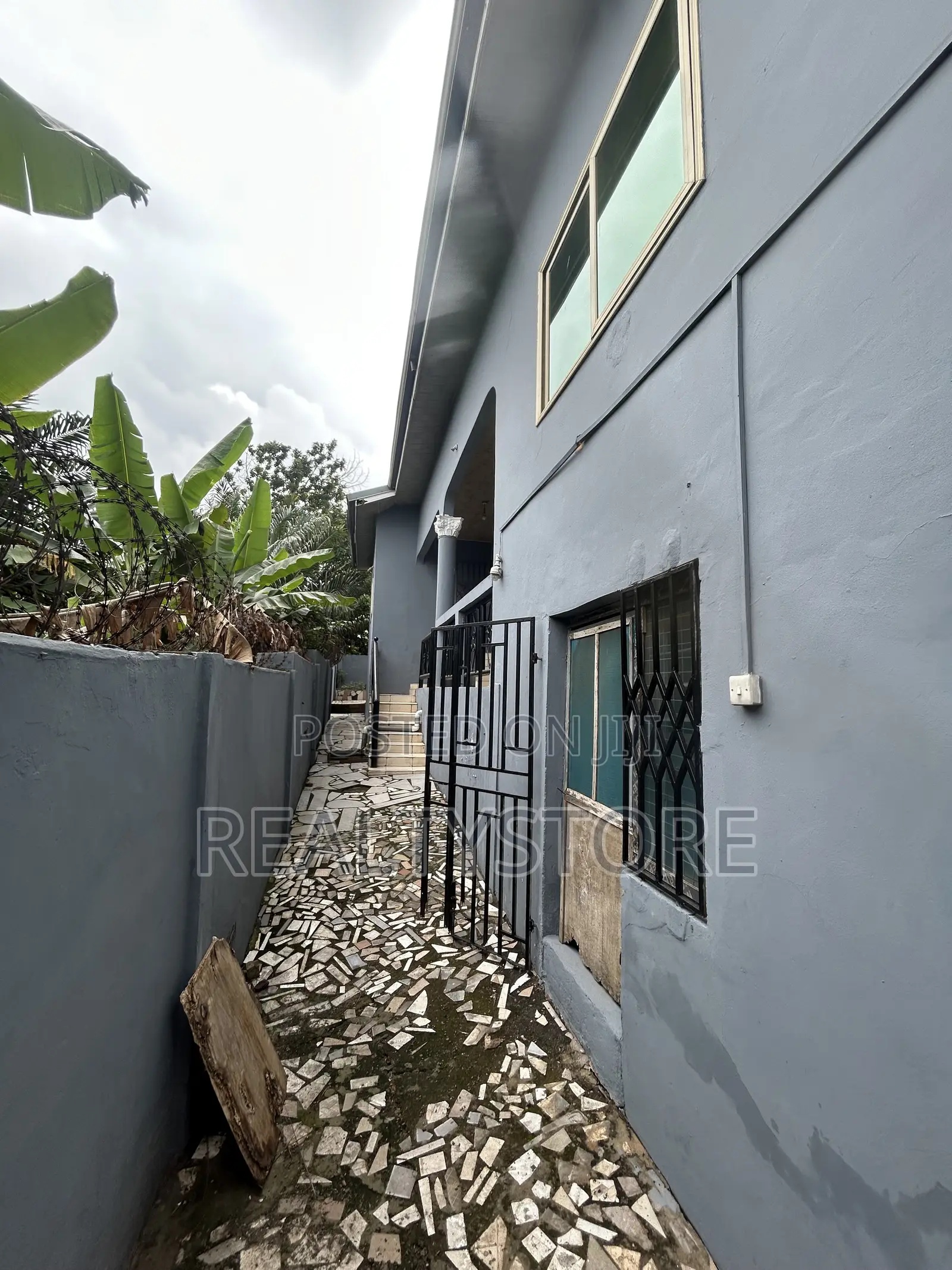 5bdrm House in Abuom, Accra Metropolitan for rent