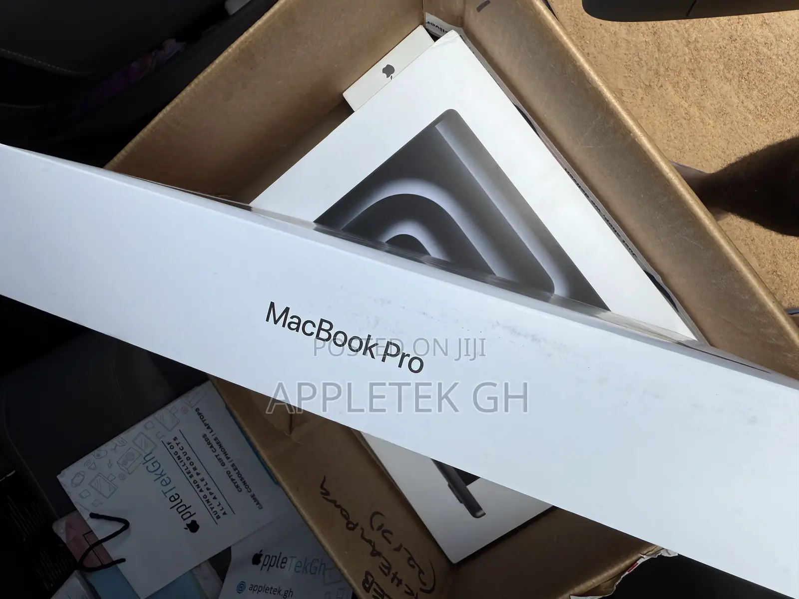 New Laptop Apple MacBook Pro 2025 M5 16GB Apple M5 SSD 1T
