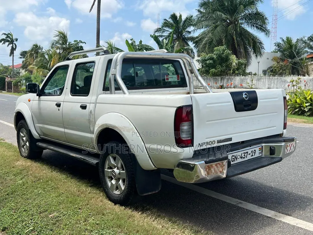 Nissan Hardbody 2019 White