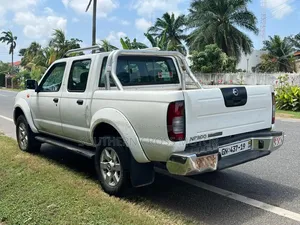 Nissan Hardbody 2019 White