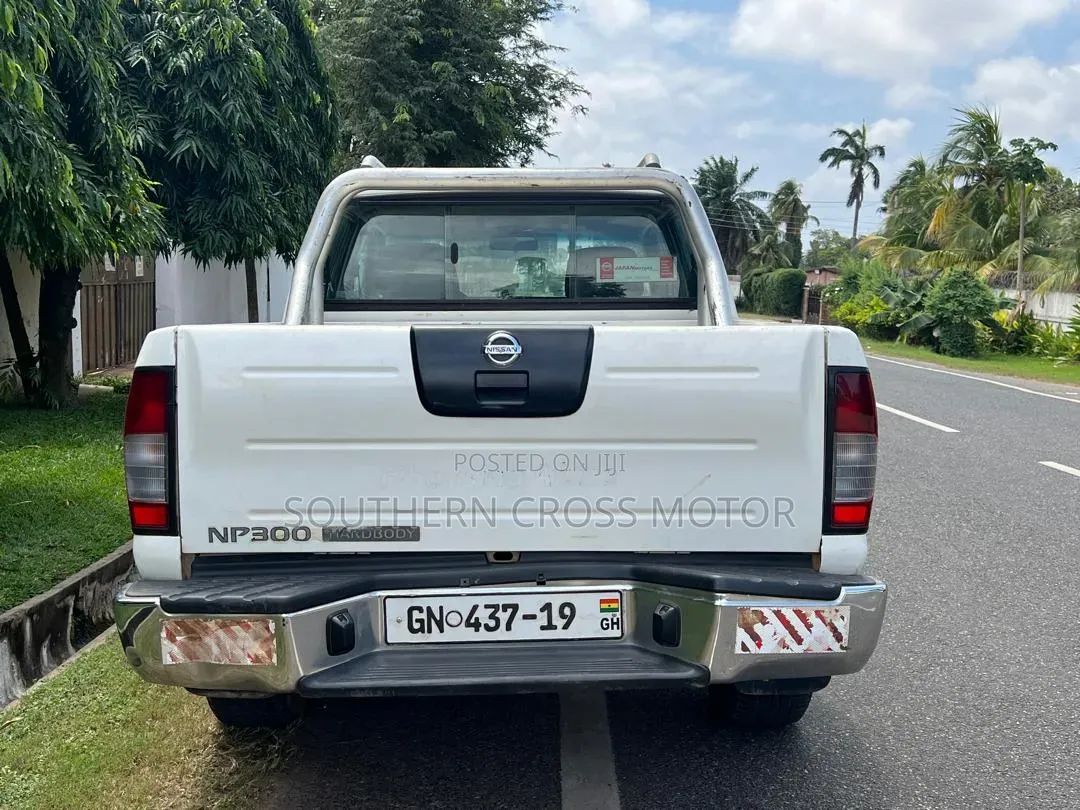 Nissan Hardbody 2019 White