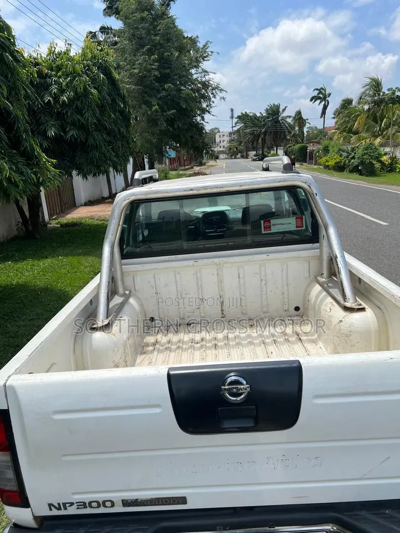 Nissan Hardbody 2019 White