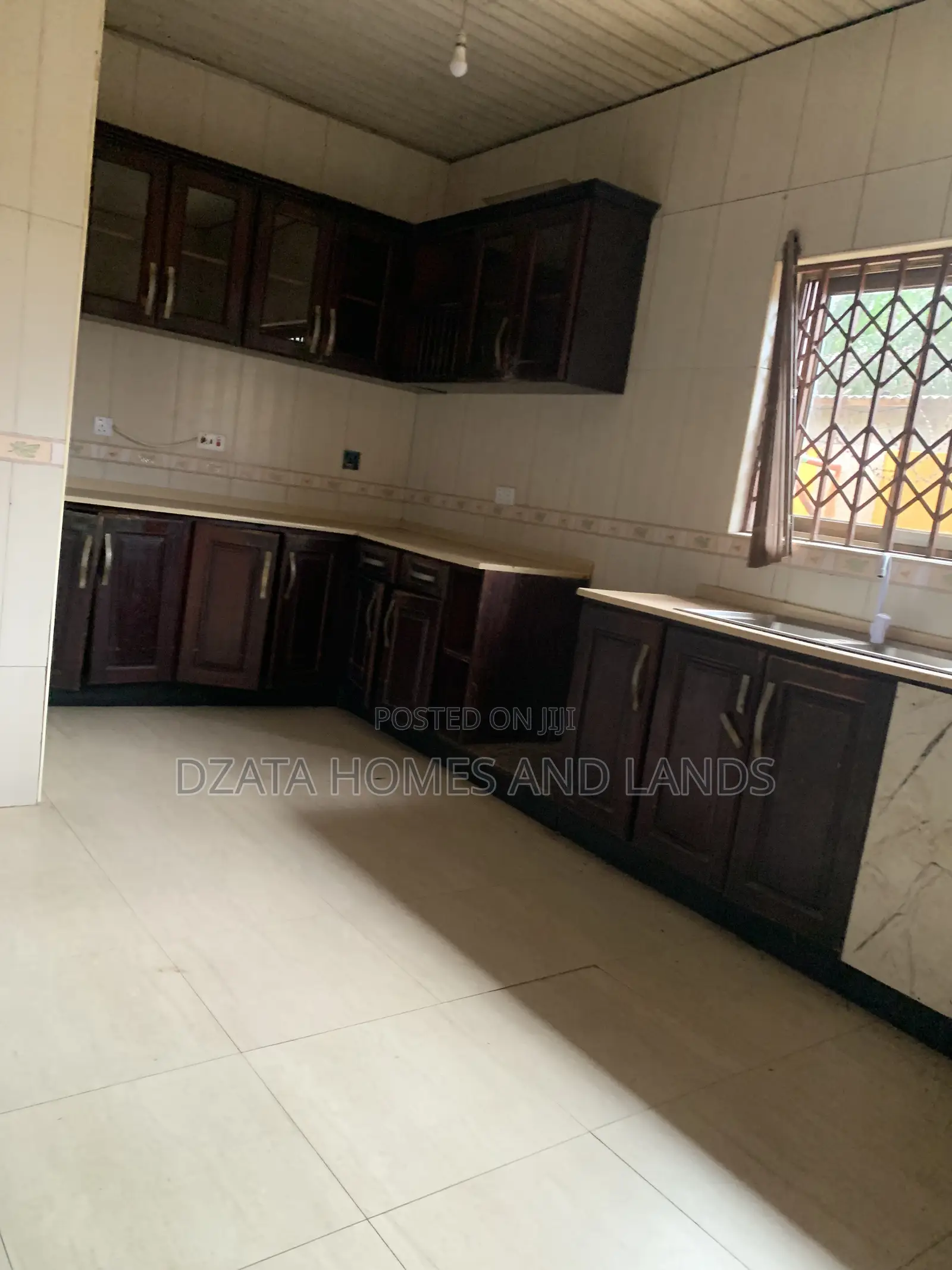 5bdrm House in Basket, Spintex for sale