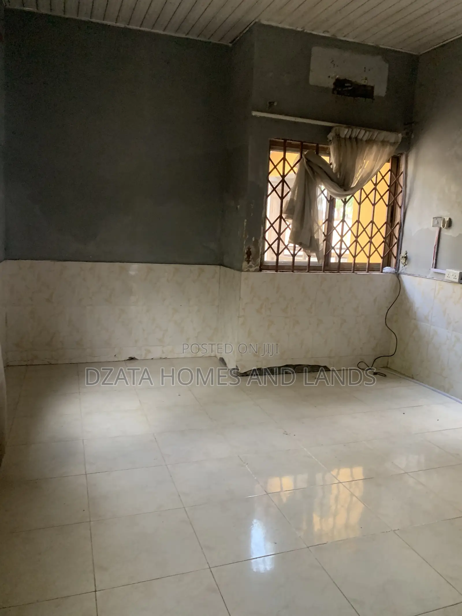 5bdrm House in Basket, Spintex for sale