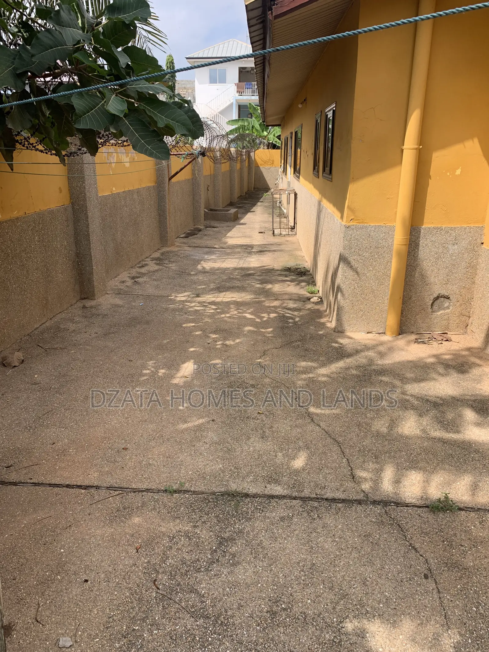 5bdrm House in Basket, Spintex for sale