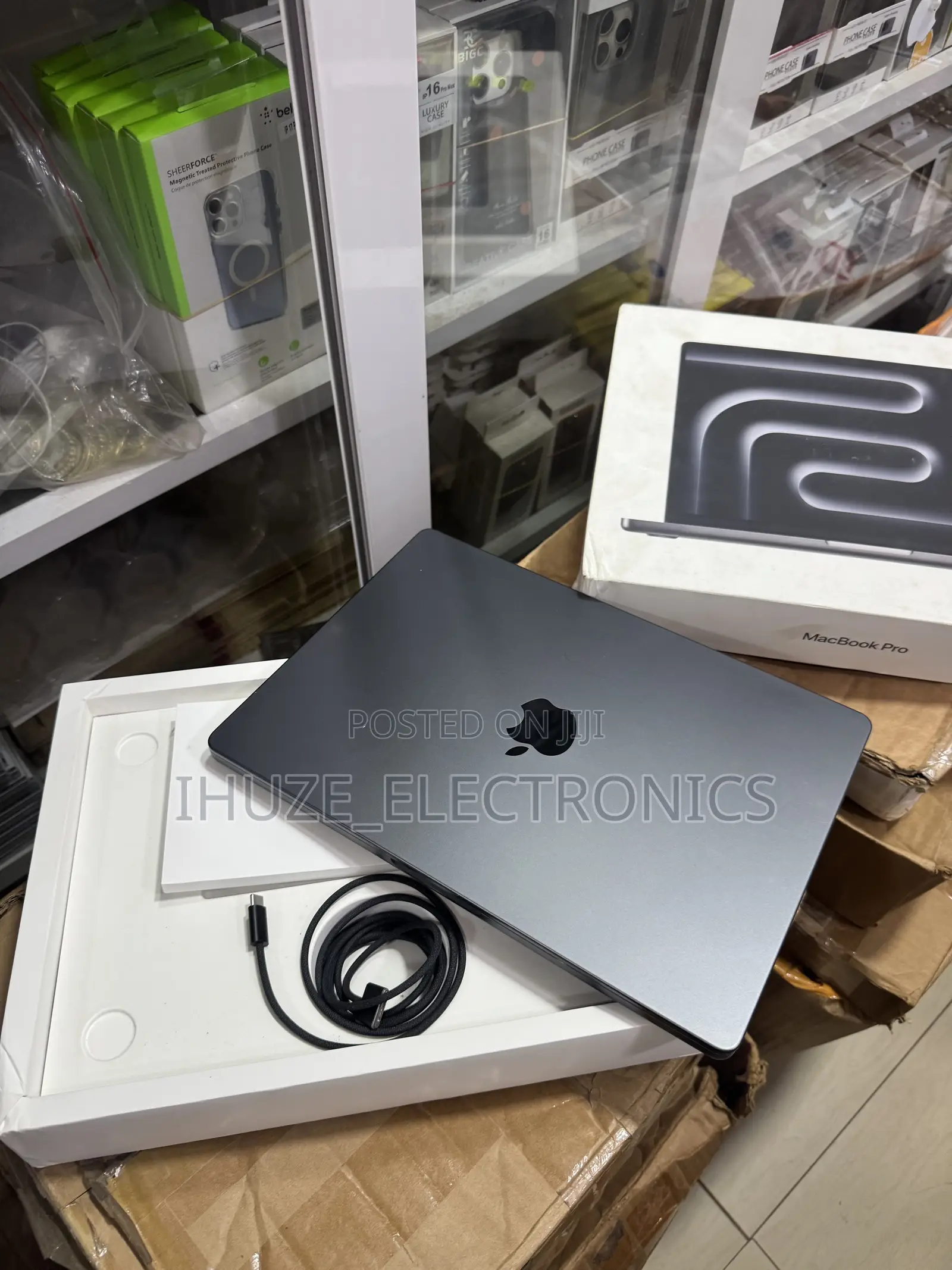 Laptop Apple MacBook Pro 2024 M4 Pro 24GB Apple M4 Pro SSD 512GB