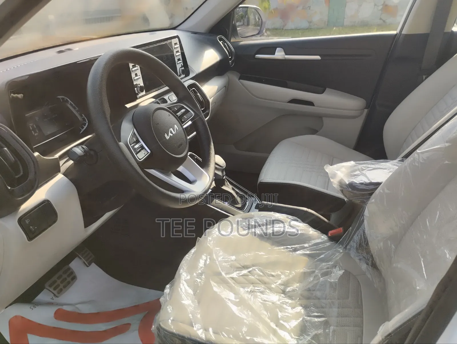 New Kia Sonet 2025 White