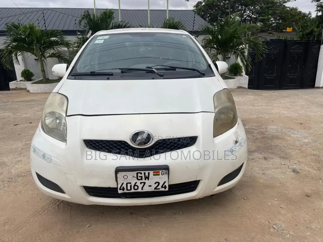 Toyota Vitz 2010 White