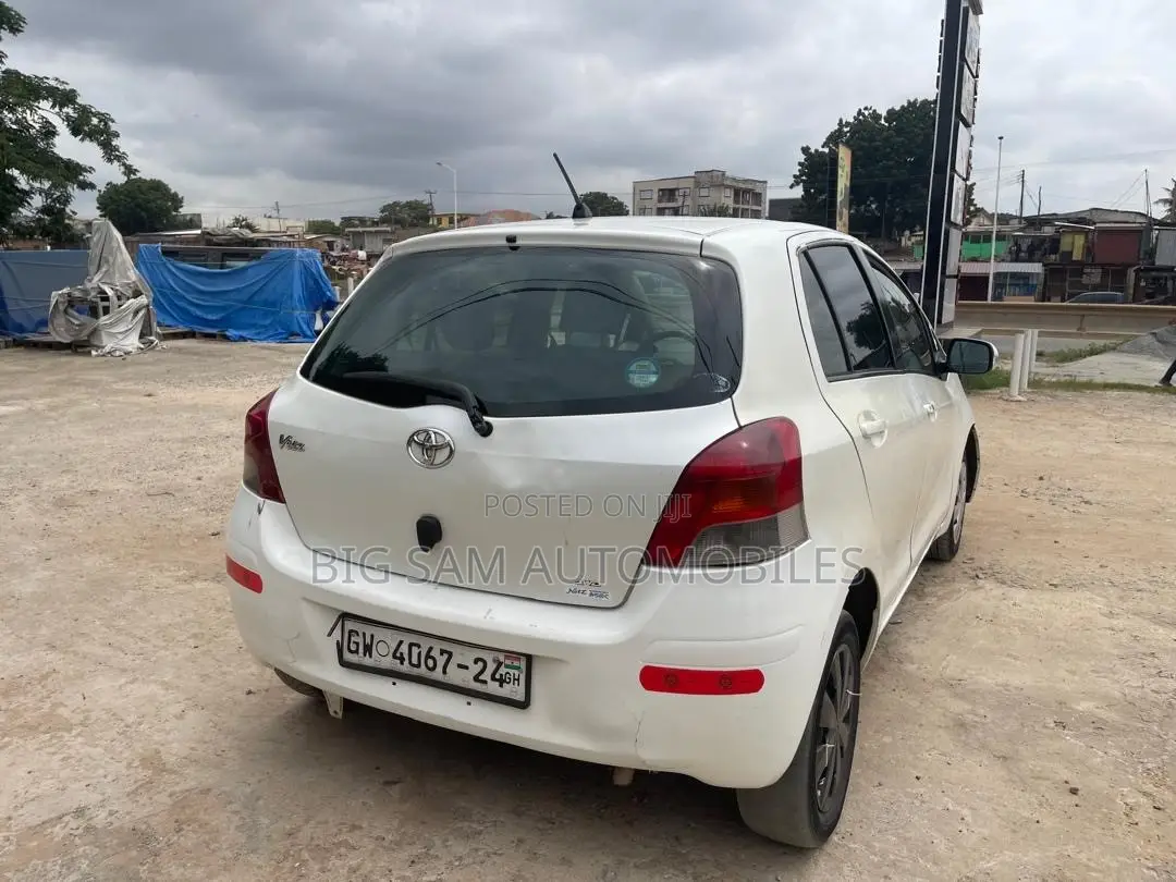 Toyota Vitz 2010 White