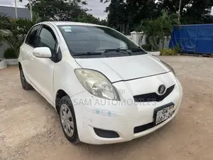 Toyota Vitz 2010 White