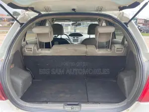 Toyota Vitz 2010 White