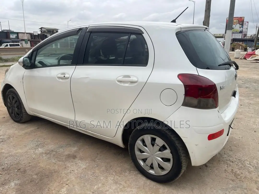 Toyota Vitz 2010 White