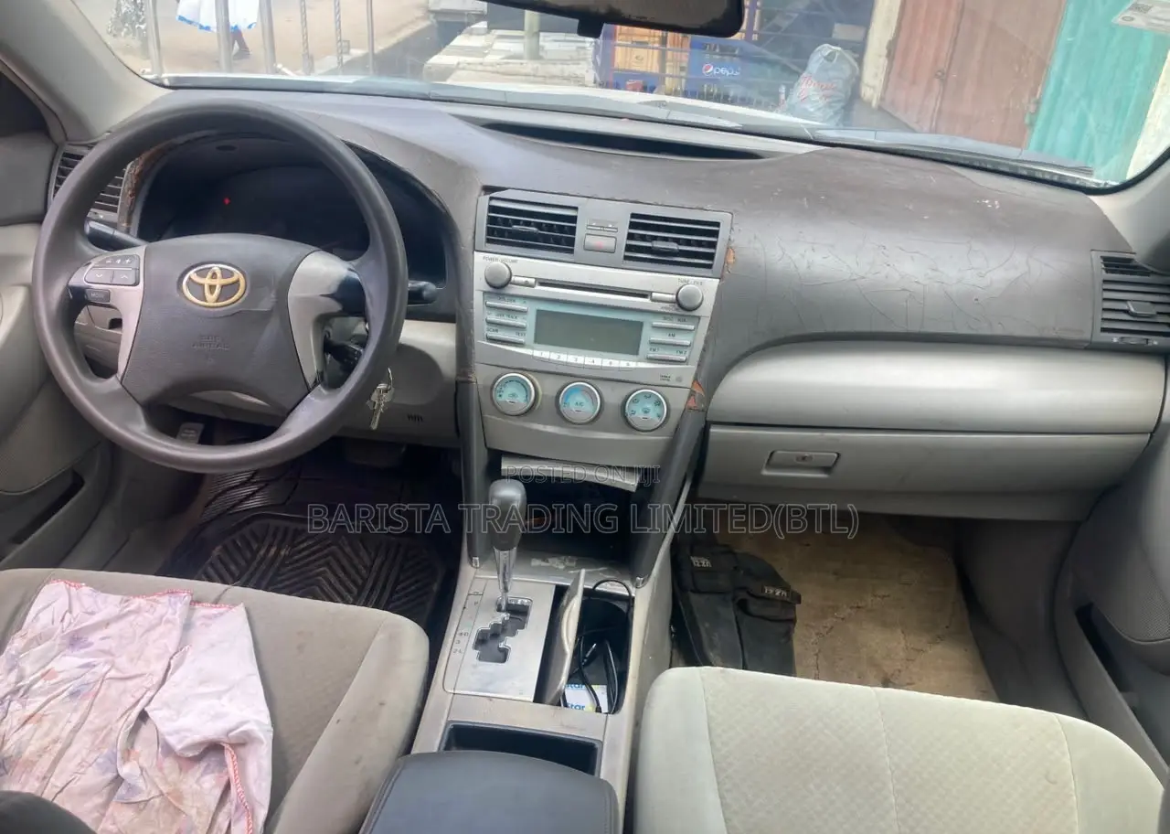 Toyota Camry LE 4dr Sedan (2.4L 4cyl 5A) 2009 Silver
