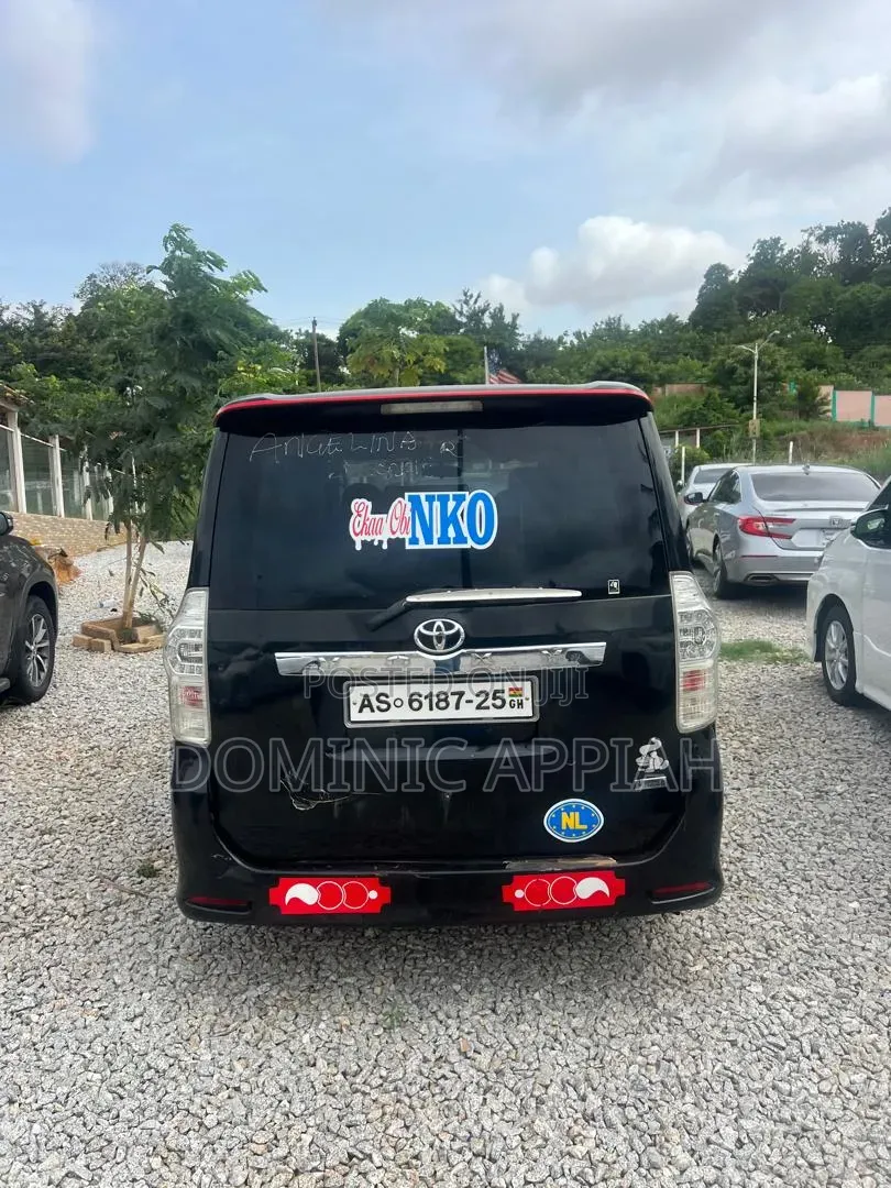 Toyota Voxy 2012 Black