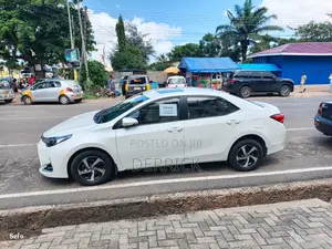 Toyota Corolla LE Eco (1.8L 4cyl 2A) 2019 White