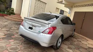 Nissan Versa 2015 Silver