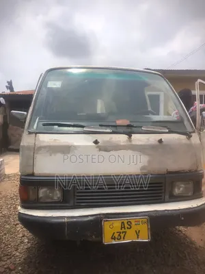 Nissan Caravan (Urvan) 1997 White