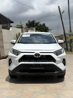 Toyota RAV4 LE 2025 White