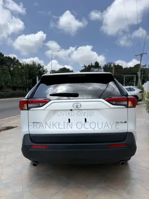 Toyota RAV4 LE 2025 White