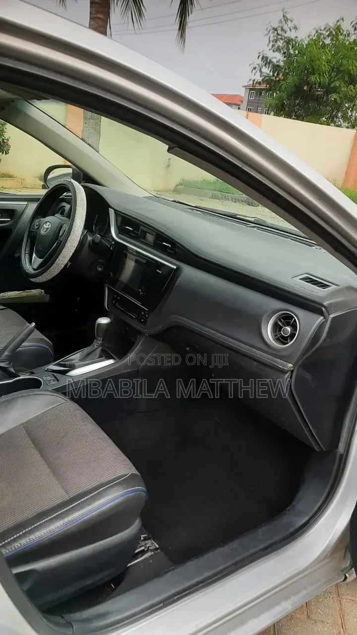Toyota Corolla 2017 Silver