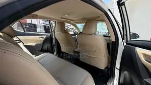 Toyota Corolla LE Eco (1.8L 4cyl 2A) 2019 White