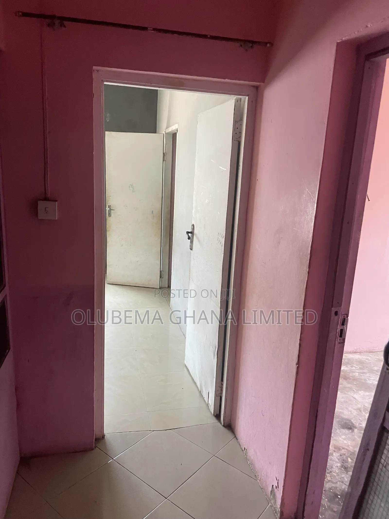 1bdrm Apartment in Afoko Foto for rent