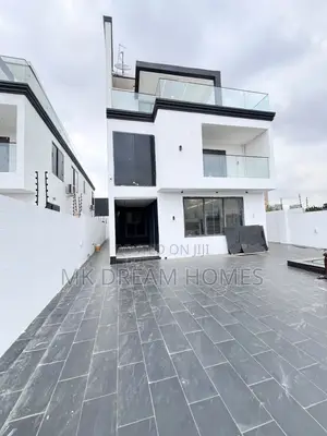 4bdrm House in Lake Side Estate for sale