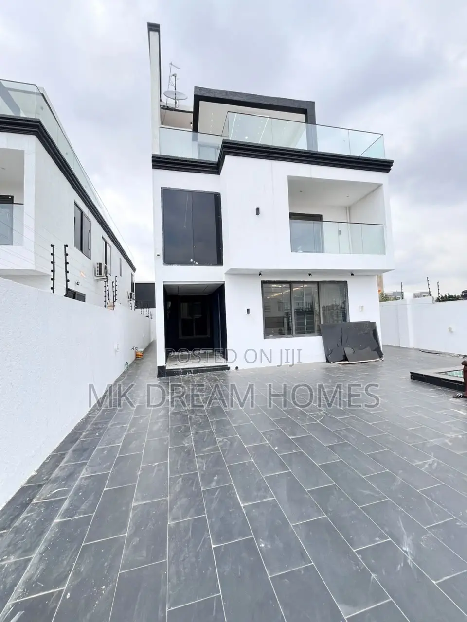 4bdrm House in Lake Side Estate for sale